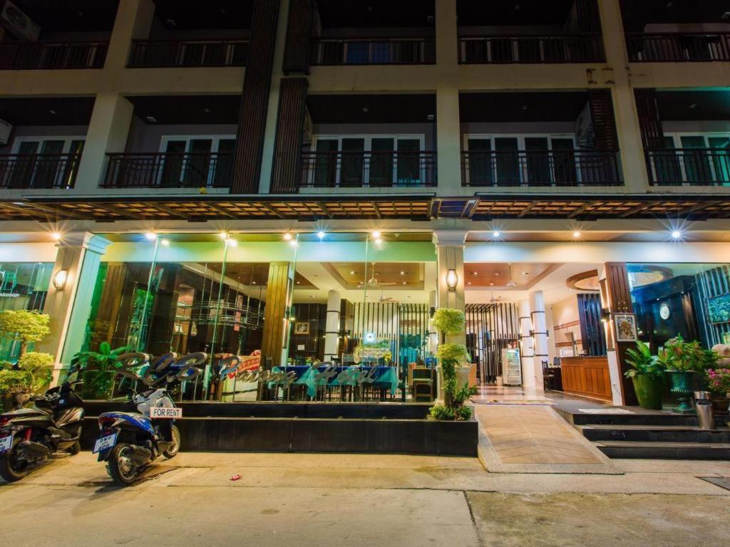 Hotel Azure Bangla Phuket à Patong Extérieur photo