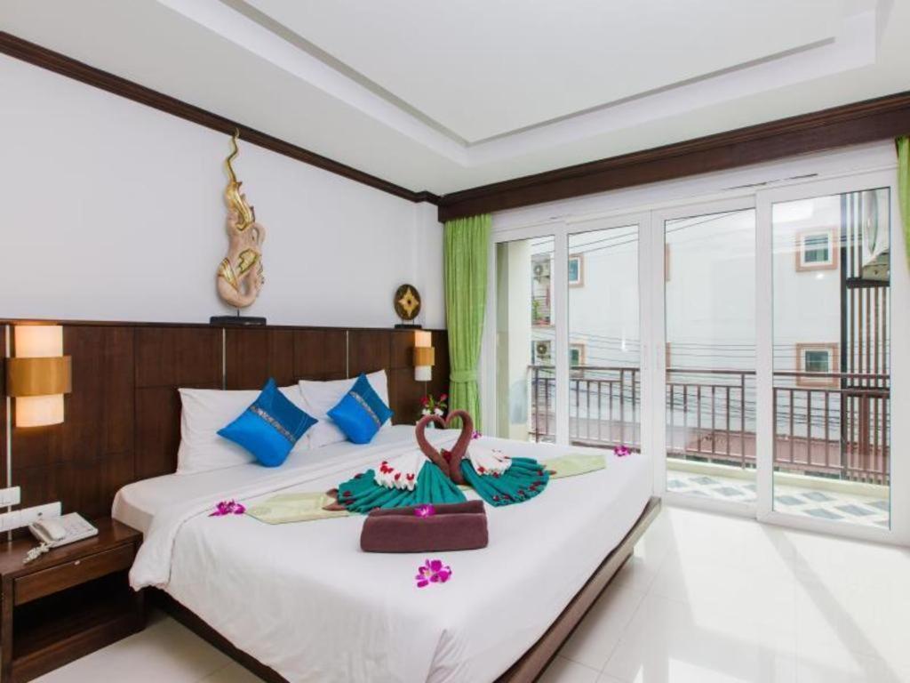 Hotel Azure Bangla Phuket à Patong Extérieur photo