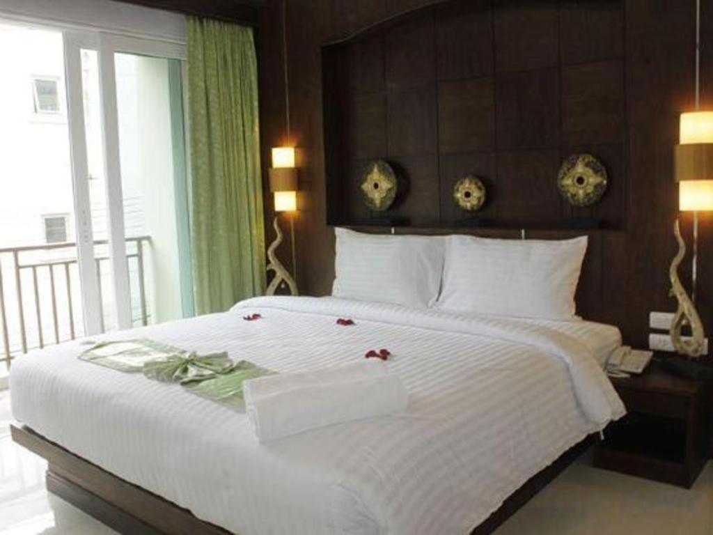 Hotel Azure Bangla Phuket à Patong Extérieur photo