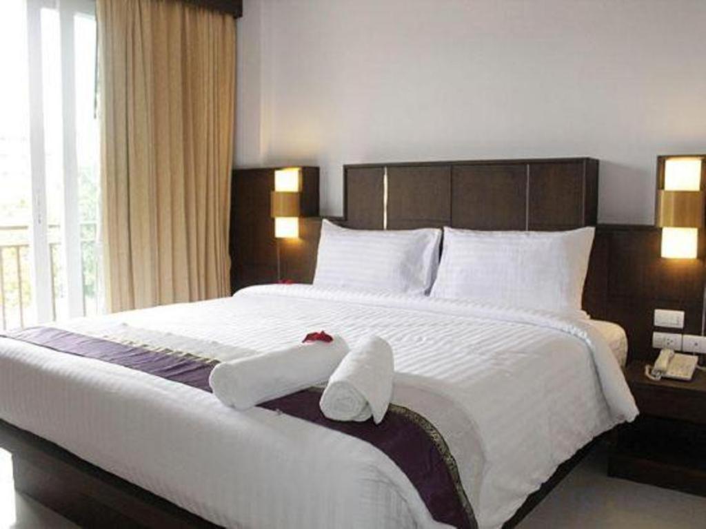 Hotel Azure Bangla Phuket à Patong Extérieur photo