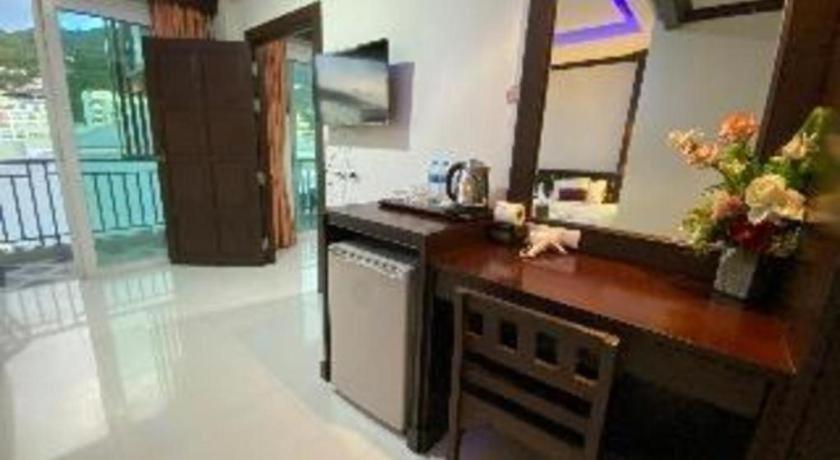 Hotel Azure Bangla Phuket à Patong Extérieur photo